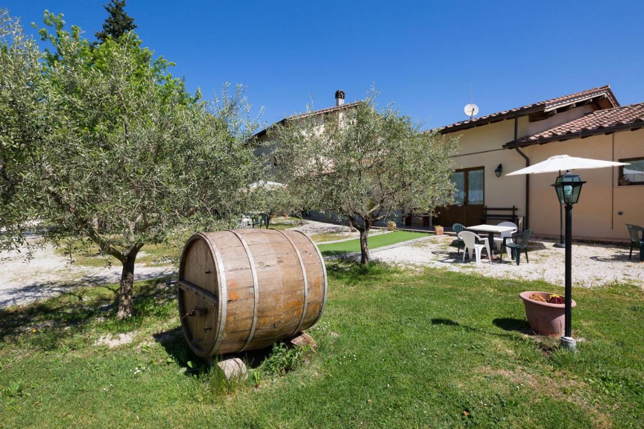 גוביו Agriturismo Casella Del Piano מראה חיצוני תמונה