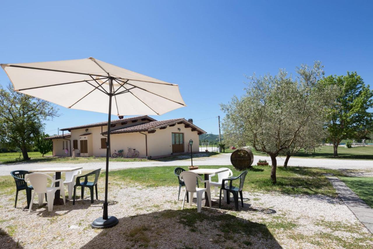 גוביו Agriturismo Casella Del Piano מראה חיצוני תמונה