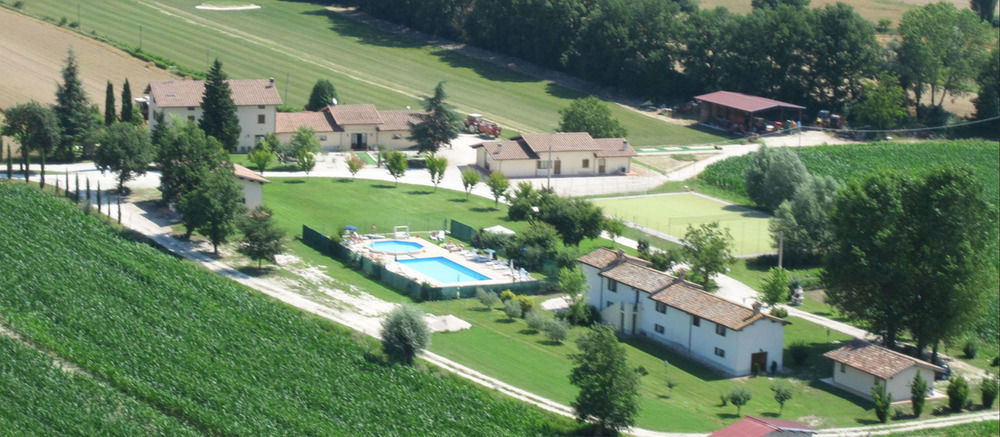 גוביו Agriturismo Casella Del Piano מראה חיצוני תמונה
